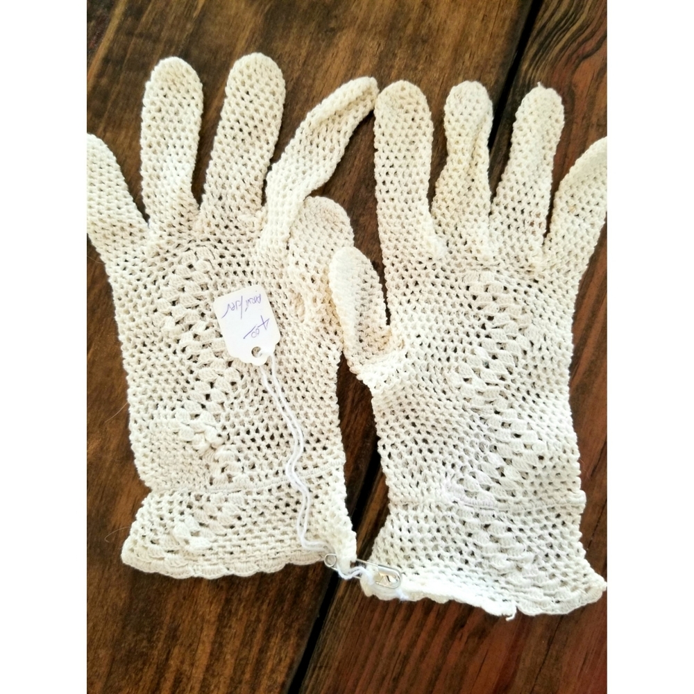 Vintage 50s Crocheted Summer Wrist Gloves